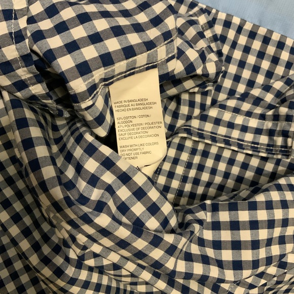 Izod checkered shirt sleeve button down. Size Large - Picture 3 of 4